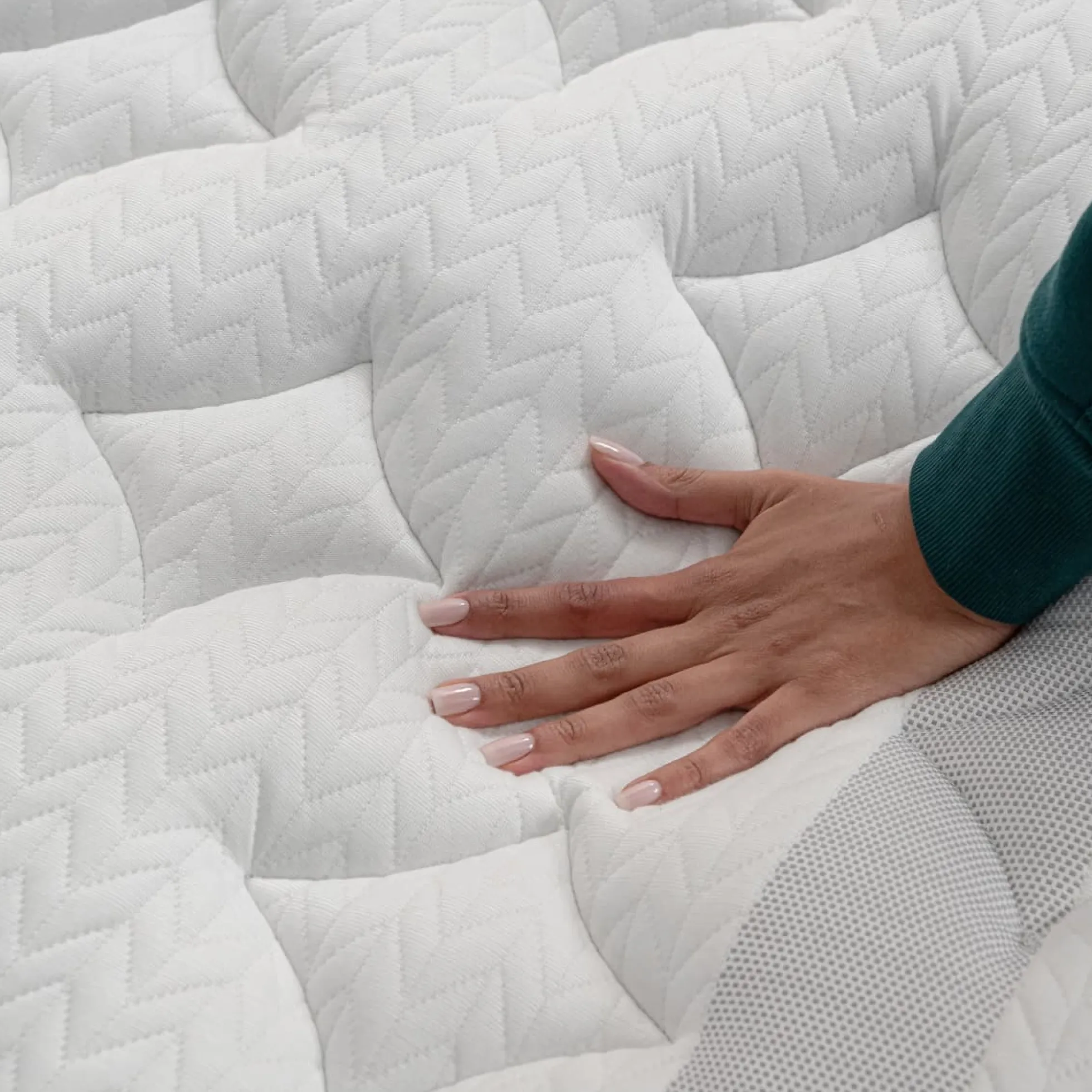 Leesa Sapira Chill Plush Hybrid Mattress